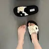 Sandalias de Dedo Florales para Mujer 2026, Lindas para Verano al Aire Libre, Chanclas Casuales con Cuña Antideslizante de Suela Gruesa Tridimensional con un Toque de Lujo