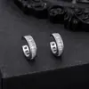Aretes ear cuffs de circón blanco y negro para hombre, modernos y versátiles para el día a día, accesorios únicos y sencillos de hip-hop de lujo ligero de alta gama para mujer