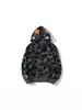2026 nova marca da moda transfronteiriça moletom com zíper camuflado de tubarão Bape, jaqueta com capuz masculina primavera/outono, estampa digital, atacado