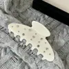 Presilha de Cabelo Coreana de Alta Qualidade com Delicados Detalhes de Diamante, Presilha Jacaré Simples e Versátil para Penteados, Novo Acessório de Cabelo para Mulheres