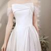Fotografia de Viagem Estilo Francês Luz Vestido de Noiva 2026 Novo Modelo, Elegante e Emagrecimento, Vestido de Noite Simples de Cetim Branco, Vestido Longo
