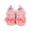 Novos sapatinhos de bebê com sola de borracha, respiráveis e confortáveis, sapatos antiderrapantes para andar em ambientes internos, sapatinhos fofos para bebês