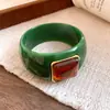 Pulseira Quadrada Gradiente em Acrílico, Pulseira de Luxo Leve Ins Nicho High-End, Joia de Mão Versátil de Moda Personalizada Atacado