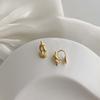 Aretes retro sencillos de estilo frío anudados con clip para la oreja de espiral de mosquito, temperamento versátil femenino, aretes geométricos irregulares al por mayor