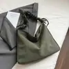 Bolsa Tote Plissada Minimalista Vintage para Mulheres 2025 Inverno Nova de Alto Valor Estilosa Artística de Ombro Único Transversal
