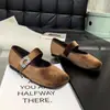 Zapatos Mary Jane cuadrados retro de terciopelo para mujer, nueva colección otoño 2026, versátiles con pedrería y cierre de velcro, zapatos planos bajos