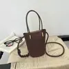 Bolso de mano estilo relajado, nueva colección otoño 2026, bolsa tote moderna y a la moda, popular para el trabajo y los desplazamientos, bolso cruzado tipo cubo para mujer