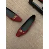 Primeiro Encontro com o Novo Estilo da Temporada: Sapatos de Salto Grosso Combinados com Saias, Sapatos Femininos, Novo Modelo 2026, Sapatos de Casamento Vermelhos, Scarpins Versáteis de Bico Fino