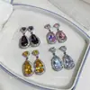 Pendientes de Gota de Agua de Zirconia de Lujo Ligero Estilo Palacio, Pendientes Exquisitos y de Alta Gama para Mujer, Versátiles y de Diseño Único
