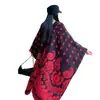 En Stock Chal Capa Tejido Retro Europeo y Americano con Borlas, Abertura y Jacquard para Mujer, Otoño e Invierno, Cálido para Viajes, Producto Nuevo