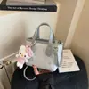 Versátil y Exquisita Transfronteriza Nuevo Diseño de Nicho Verano 2026 Moda de Alta Gama Bolso Bandolera Cruzado Tipo Cubo para Viajes