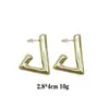 Pendientes de moda europeos y americanos pendientes de venta caliente pendientes de lujo ligero pendientes chapados en oro pendientes lisos que no se decoloran pendientes transfronterizos de oro