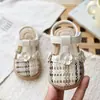 Sandalias tejidas caladas con lazo de encaje para niña 2026 Verano Punta cerrada Sandalias de princesa con perlas Zapatos de playa Modernas