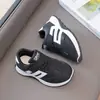 Zapatos Deportivos para Niños 2026 Otoño Nuevo Estilo Coreano Superficie de Cuero Infantil Zapatos Forrest Gump Suela Suave Niños Medianos y Grandes Zapatillas de Correr para Niñas
