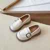 Sapatos Mocassins Grossos Aumentadores de Altura Infantis 2026 Estilo Novo da Primavera para Meninas Sapatos de Couro Estilo Britânico Mary Jane Slip-On