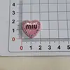 Accesorios de Joyería Coloridos Pequeños de Fragancia Corazón Miu Materiales Hechos a Mano DIY Funda de Teléfono Agujero para Broche Accesorios para Zapatos Venta al por Mayor