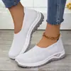Zapatos casuales transfronterizos de talla grande para mujer, diseño de malla transpirable, estilo slip-on, ligeros, cómodos para madres, suela suave, planos versátiles