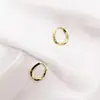 Zhen Lu decorador Europa y Estados Unidos transfronterizo simple estilo frío geométrico en forma de U aretes creativos medio retorcidos hebilla de oreja lisa mujer