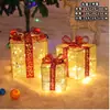 Decoración navideña arte en hierro caja de regalo luminosa juego de tres piezas adorno de exhibición arreglo de escena de árbol de Navidad