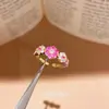 Anillo abierto de flor con circonita cúbica chapado en oro de 14k, un diseño lujoso y elegante para el dedo índice, un accesorio de moda retro y único