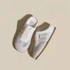 Zapatos de entrenamiento de malla transpirable para exteriores de verano estilo alemán para mujer, nuevo modelo 2026, sandalias perezosas cerradas sin cordones