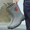 Botas de lluvia hasta la pantorrilla para hombre, botas de lluvia antideslizantes, zapatos impermeables estilo coreano, botas de agua de pesca de moda, zapatos de goma duraderos para adultos para lavar el coche