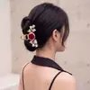 Pinza para el pelo vintage de rosa roja y lirio del valle con mariposa tachonada de diamantes y pinza de tiburón, un sofisticado accesorio para el cabello para crear un recogido elegante, perfecto para novias