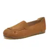 Zapatos retro de cuero suave de punta redonda y suela plana, nuevo modelo otoño 2026, zapatos casuales tipo Birkenstock sin cordones de gamuza para mujer