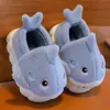 Nuevas zapatillas de algodón para niños y niñas de otoño e invierno, zapatillas de tiburón de dibujos animados para interiores para niñas, zapatillas de algodón para bebés