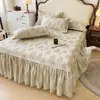 Faldón de cama de franela 100% algodón Oculta imperfecciones con borde de volantes Juego de colcha de algodón puro engrosado Juego de tres piezas de sábanas Funda antideslizante Universal para todas las estaciones