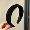 Nueva diadema de ala ancha 2026 para mujer, diseñada para levantar la línea del cabello y mantener el cabello en su lugar mientras te lavas la cara, con un estilo retro adecuado para otoño e invierno, y ofreciendo un aspecto sofisticado