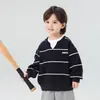 Outono 2026 Novo Estilo Versão Coreana Moda Moletom com Capuz Listrado Decote V Falso Peça Dupla Falsa Versátil para Meninos