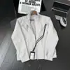 Chaqueta Bomber Americana de Patchwork Desconstruido con Cuello Alto para Hombre Otoño Streetwear Fresca Hipster Chaqueta de Béisbol Corte Limpio Hombro Regular Ropa de Abrigo