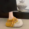 Mules femininas de verão para uso externo, estilo Birkenstock com sola grossa e bico fechado, novo design versátil que combina bem com saias, sandálias respiráveis de malha trançada