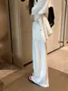 Vibe Elegante e Relaxada, Linho Branco com Proteção Solar, Caimento Solto, Calça Wide Leg de Cintura Alta até o Chão