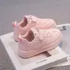 Zapatos para Niña 2026 Otoño Nuevas Llegadas Zapatos Deportivos Casuales para Niños Superficie de Cuero Suela Suave Niñas Niños Medianos y Grandes Zapatos de Plataforma Ligeros Modernos