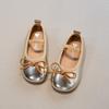 Sapatos de Verão de Couro para Meninas 2025 Novos Sapatos Prateados Sapatos de Princesa para Menininha Solado Macio Sapatos de Feijão Sapatilhas Vermelhas da Moda