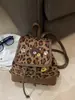 Mochila de diseño nicho estilo coreano transfronteriza con oso lindo estampado de leopardo, mochila pequeña de moda estilo Maillard para chicas universitarias