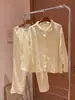 Conjunto de pijama fofo e confortável de gaze de duas camadas com estampa de estrelas, apresentando uma blusa de manga longa e calça comprida, perfeito para relaxar em casa