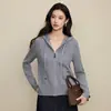 Cárdigan de Punto con Cremallera y Capucha Bordado de Abejas Mezcla de Lana Nuevo Estilo Otoño e Invierno 2025 Chaqueta Casual Elegante para Mujer