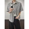 Camisa Cinza com Padrão Espinha de Peixe e Gola Lapela, Manga Curta, para Homens e Mulheres, Camisa Camada Estilo Old Money de Verão, Jaqueta Casual Solta para Casal
