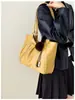 Elegante bolsa de ombro feminina 2026 novo modelo, bolsa tote de grande capacidade para o dia a dia, bolsa de mão versátil e da moda, bolsa simples de ombro