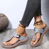 Nuevas chanclas estilo étnico Amazon para mujer, con tacón de cuña, diseñadas para exportación y perfectas para el verano de 2025