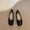 Sapatos Mary Jane baixos estilo francês para mulheres, novo modelo de verão 2026, sapatos de corte baixo de peça única para grávidas, adequados para combinar com saias, sapatos de festa