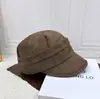 Gorra militar vintage lavada de visera plana para mujer, desgastada y con agujeros, visera corta, estilo workwear, hebilla metálica ajustable en la parte trasera para protección solar