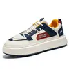 Nuevas zapatillas blancas de suela gruesa de moda para hombre para la temporada de primavera y otoño, con patchwork de cuero y diseño de caña baja, adecuadas para estudiantes, para ir al trabajo y para uso casual