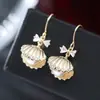 Fornecimento Transfronteiriço de Brincos Criativos de Metal com Concha Estilo Coreano, Joias Elegantes de Nicho, Brincos Doces de Pérola para Meninas, em Estoque