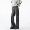 Pantalones versátiles y elegantes de estilo americano de moda 2026 otoño moda de calle simple adelgazantes y alargadores de piernas pantalones ligeramente acampanados para hombre