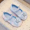 Sapatos Pequenos de Couro da Moda Cor Lisa para Meninas 2026 Primavera/Verão Novo Estilo Borboleta com Strass Pérola Princesa Sapatos de Couro Simples para Meninas