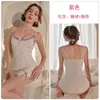 Ropa interior marca Guiruo Lindo Juguetón Floral Sexy Escote en V Profundo Tentación Bata con Tirantes talla extra Traje para casa 4381